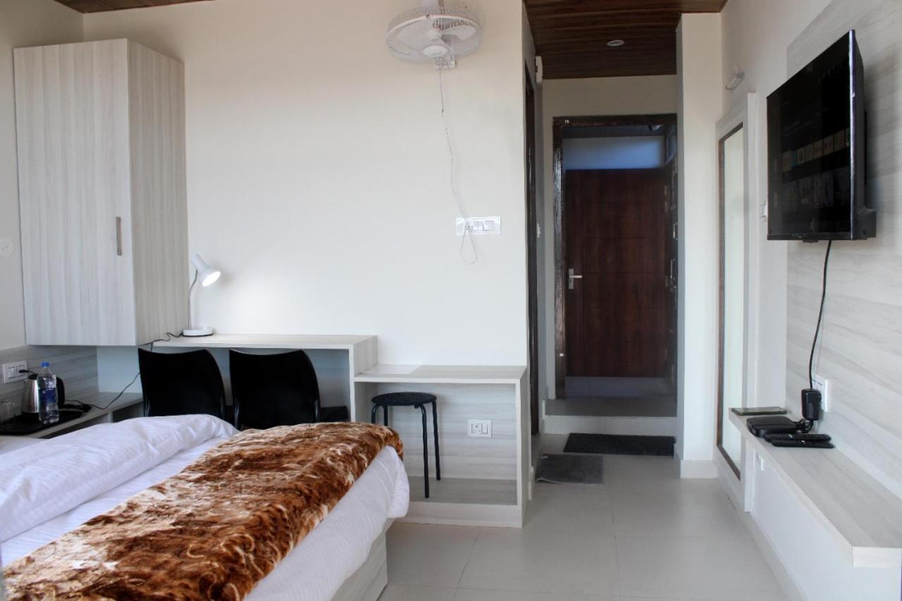 Him Aashrey B&B Homestay Шимла Екстериор снимка